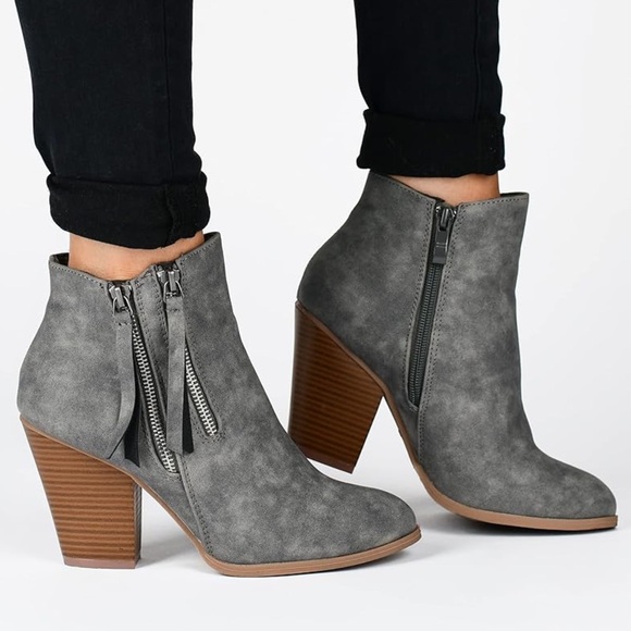 Journee Collection Shoes - NWT‎ Journee Collection Gray Ankle Booties size 10